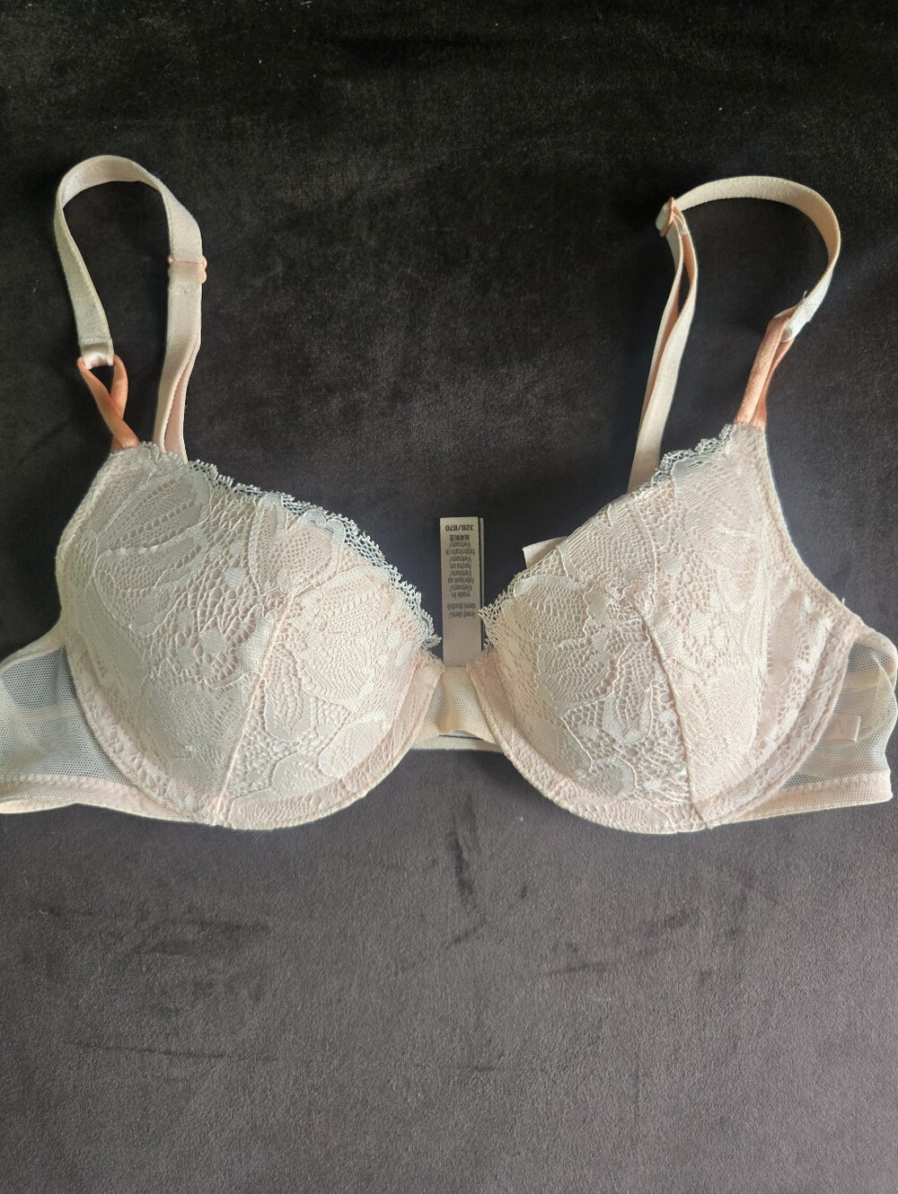 Victoria Secret Lightly Padded Lace Bra 32B